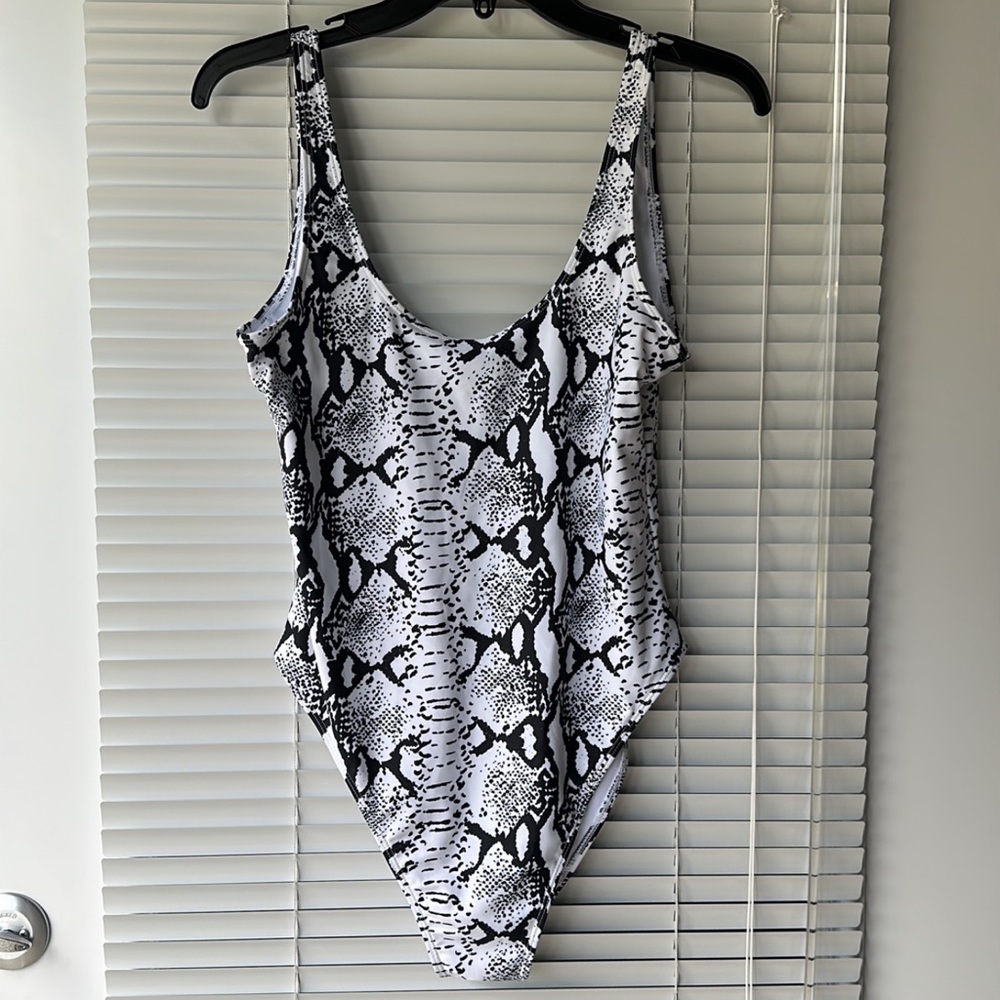 Dixperfect snakeskin one piece swimsuit
